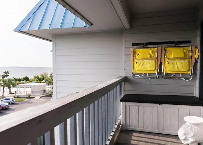 Beach-Pool-Private Balcony